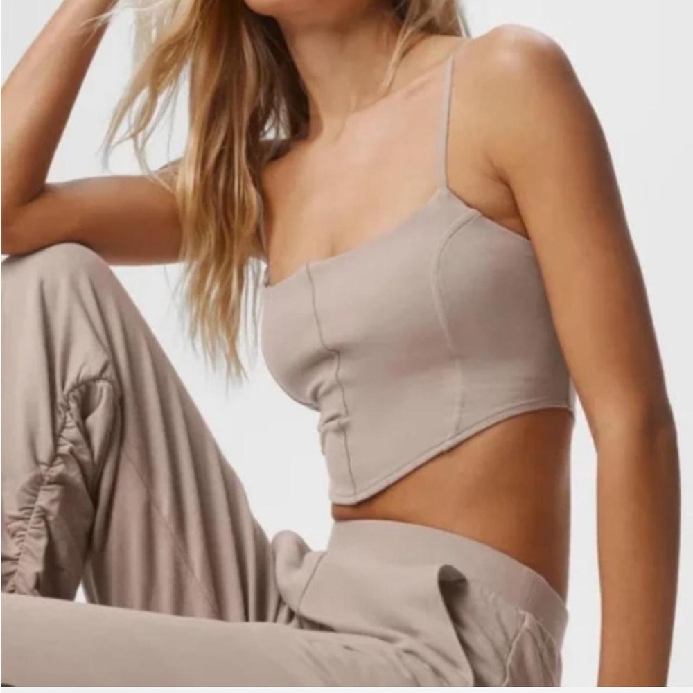 NWT Alo Yoga Soft Sculpt Bra Tank
Taupe (Tan Beige Brown)
Size XS Extra Small - Picture 2 of 6